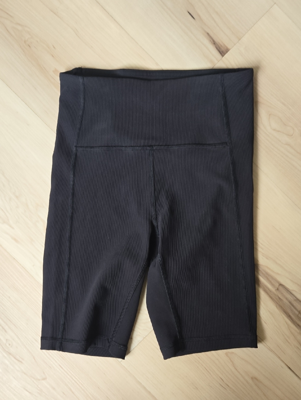 Lululemon Ribbed Contoured HR Short 8", Black, Size 4